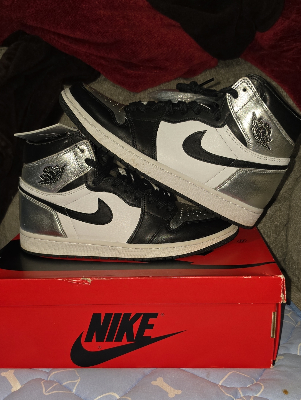 Women's Air Jordan 1 Retro High OG "Silver Toe" Deadstock W/Defects